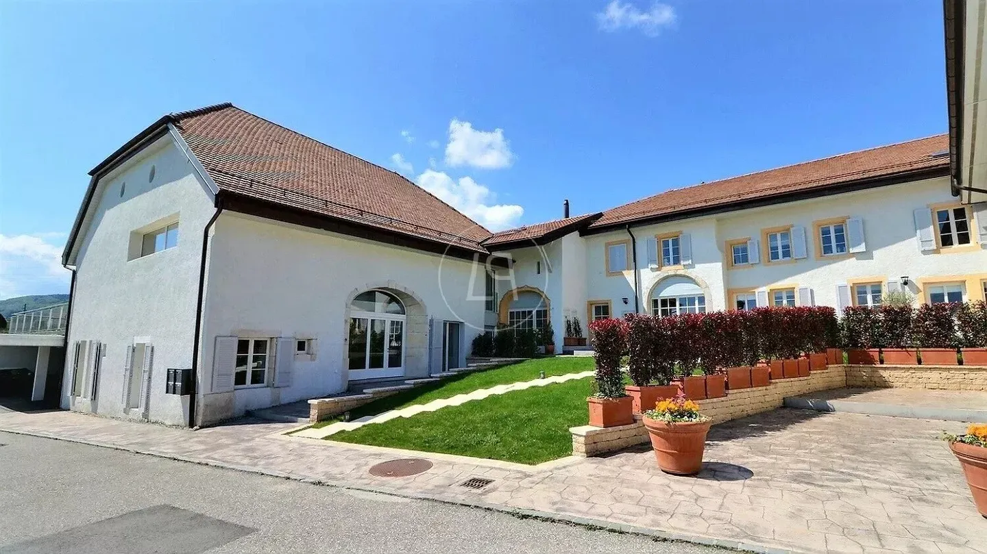 Renovierte Duplexwohnung mit Seeblick in der Nähe von Rolle - Foto 1 von 12