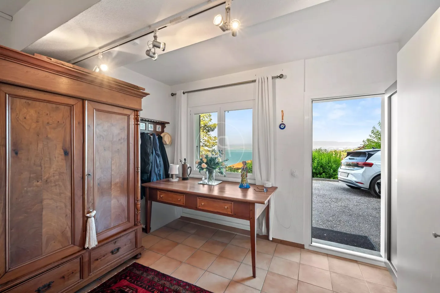 Modern Property with Panoramic Views in Grandvaux - Foto 3 von 13
