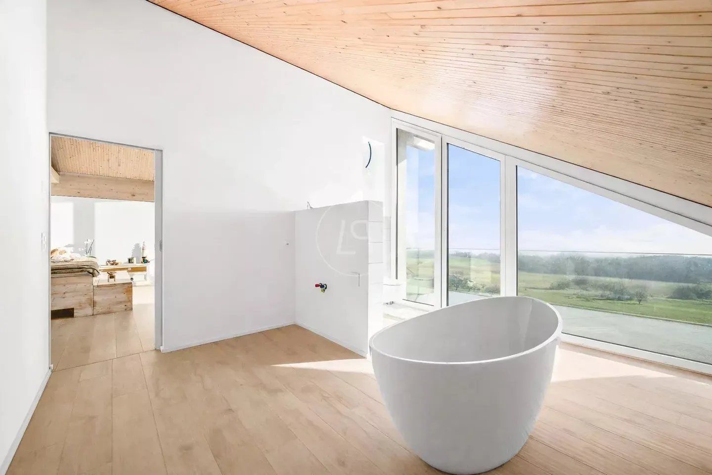 Architect-Designed Villa with Lake View - Photo 11 of 13