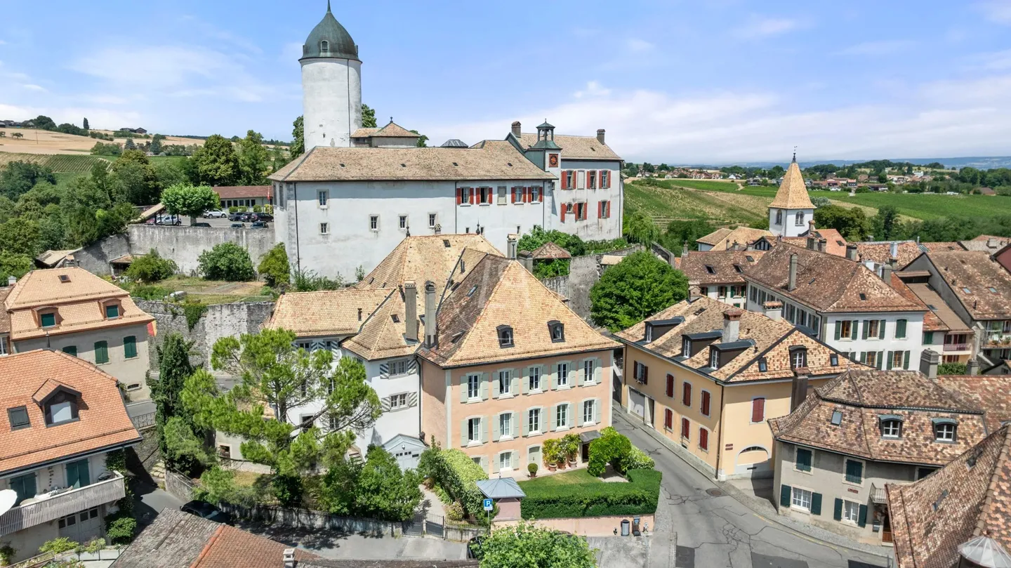 Historical property in the heart of Aubonne - Foto 1 von 13
