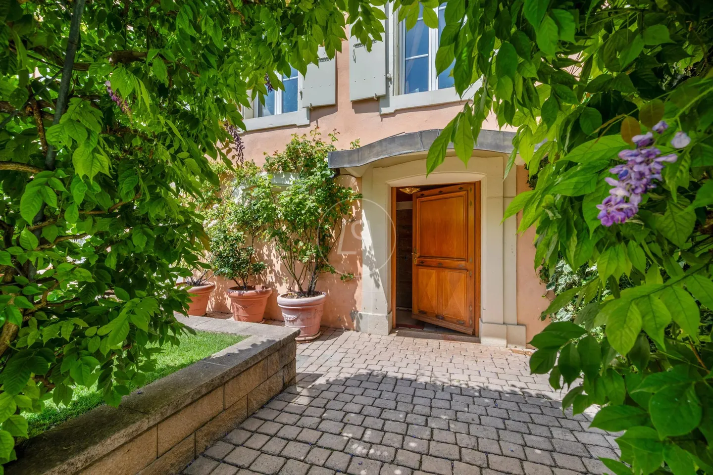 Historical property in the heart of Aubonne - Foto 3 von 13