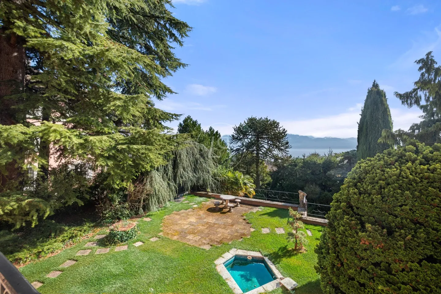 Mediterranean Villa with Lake View - Photo 3 of 13