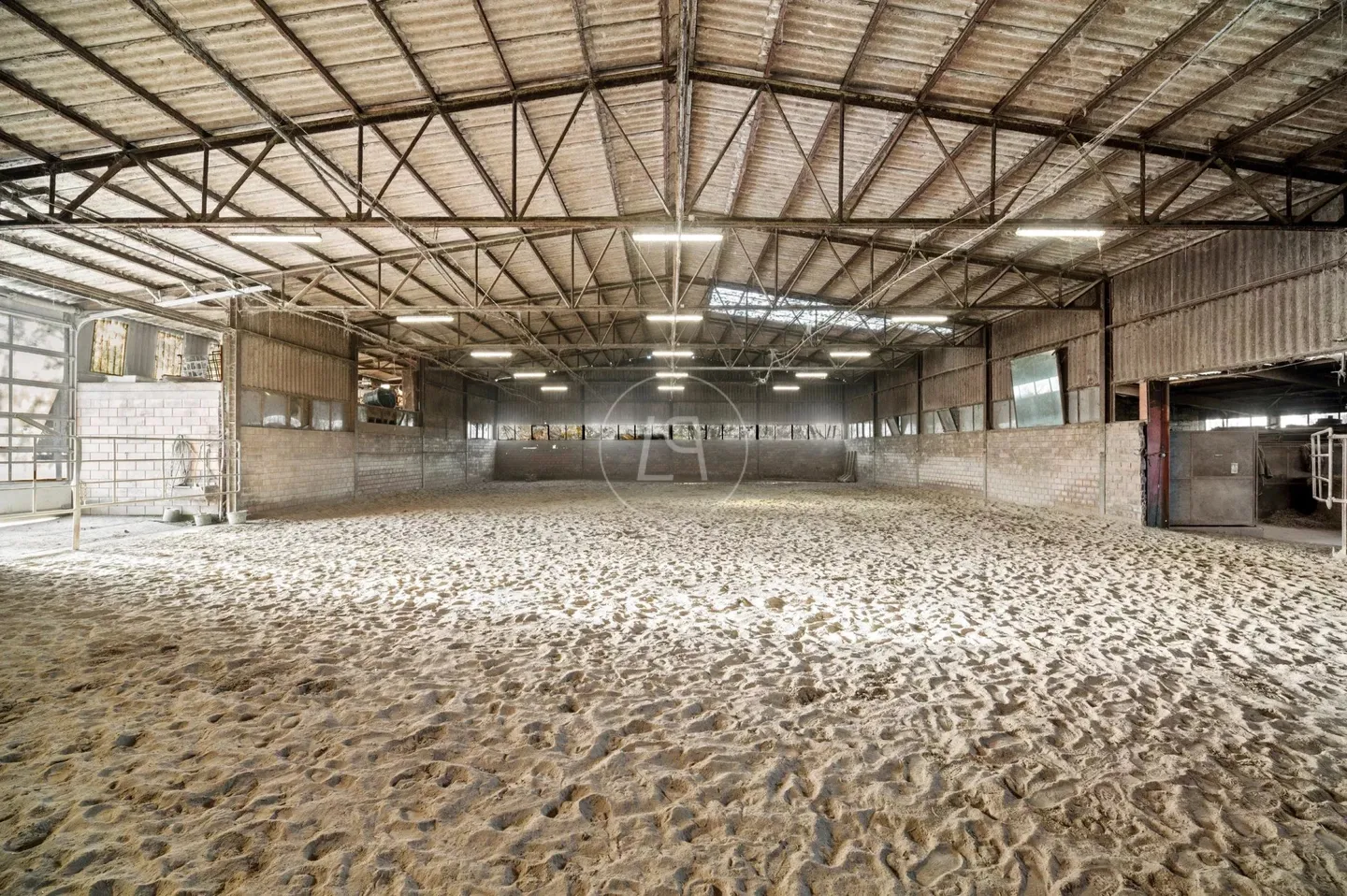 Seltene Reitanlage mit großem Potenzial in der Nähe von Lausanne - Foto 11 von 13
