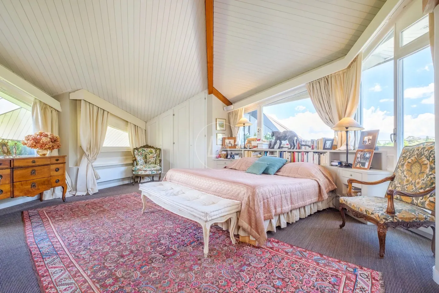 Lakefront Villa with Panoramic Views - Photo 13 of 13