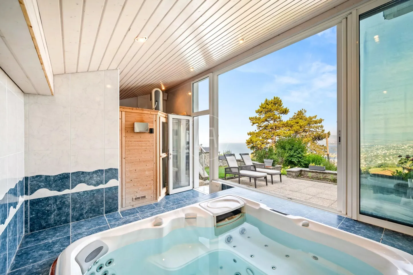 Modern Property with Panoramic Views in Grandvaux - Foto 10 von 13
