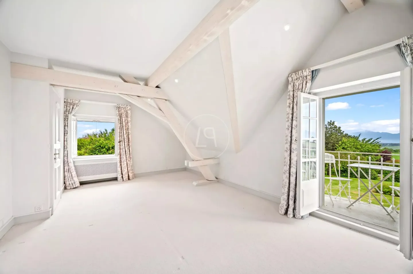 Elegant Villa with Lake View - Photo 13 of 13