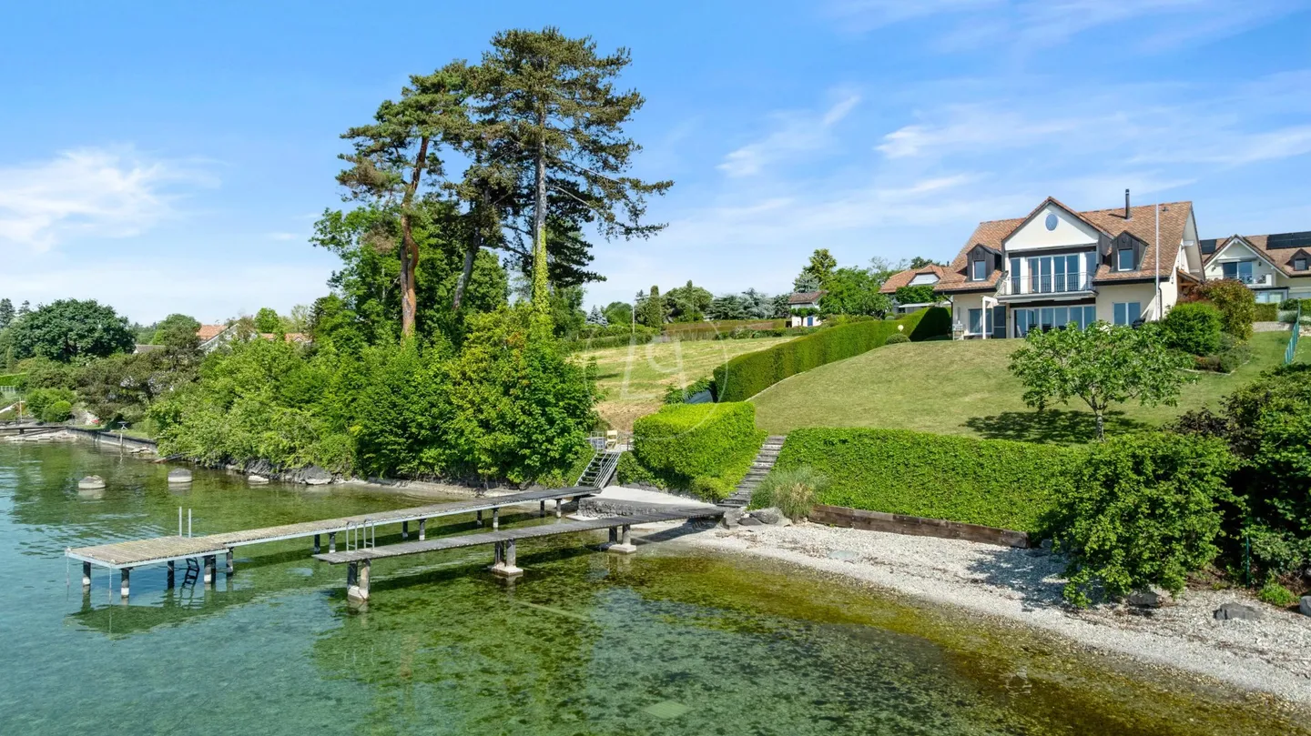 Rare Villa with Private Beach - Photo 4 of 13