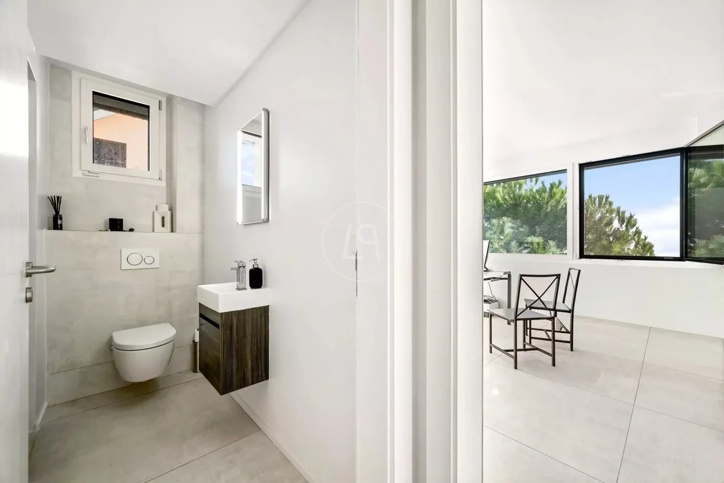 Architect-Designed Villa with Lake View - Photo 8 of 13