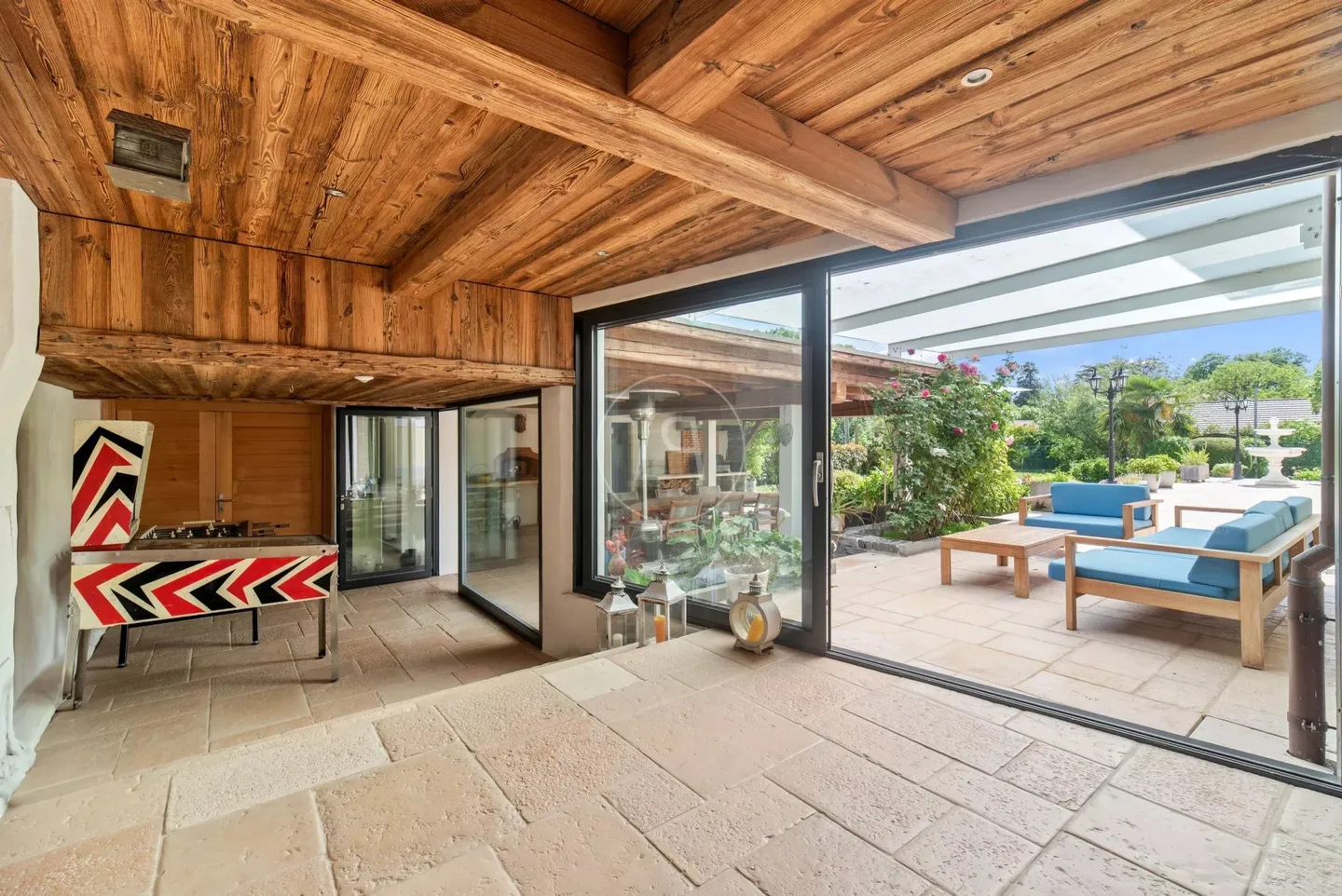 Proprietà affascinante con 3 appartamenti su un bellissimo terreno a Giez - Foto 7 di 13