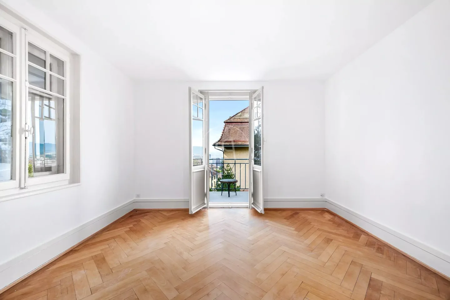 Elégante villa de caractère à Lausanne avec vue sur le lac et potentiel de développement. - Foto 3 von 13