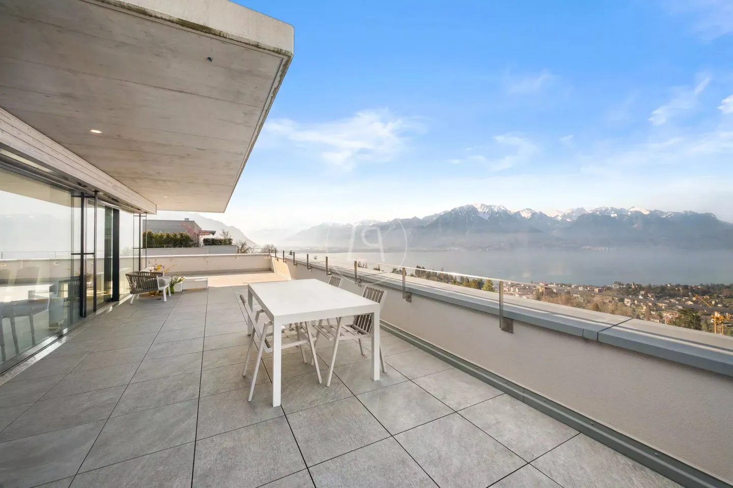 Stunning modern attic with panoramic view near Montreux - Photo 4 of 13