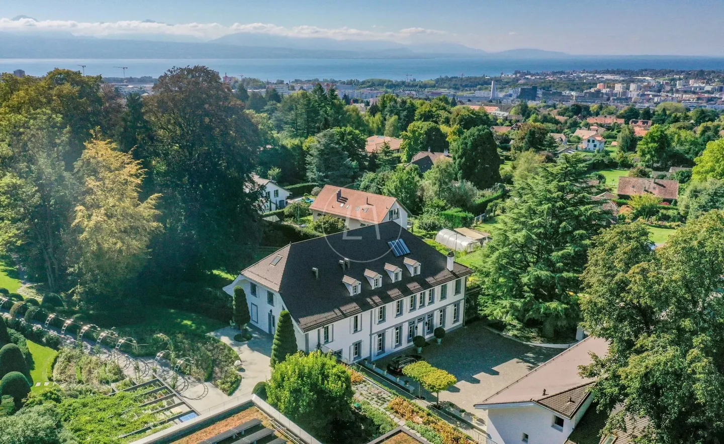 Prächtige Immobilie aus dem 19. Jahrhundert in der Nähe von Lausanne - Foto 1 von 13