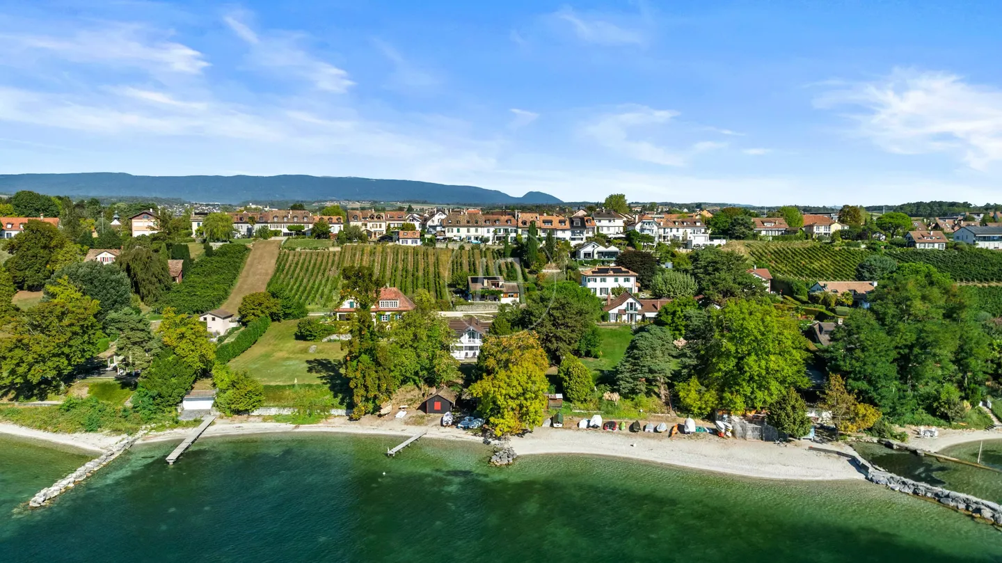 A gem with panoramic views of Lake Geneva - Photo 1 of 3