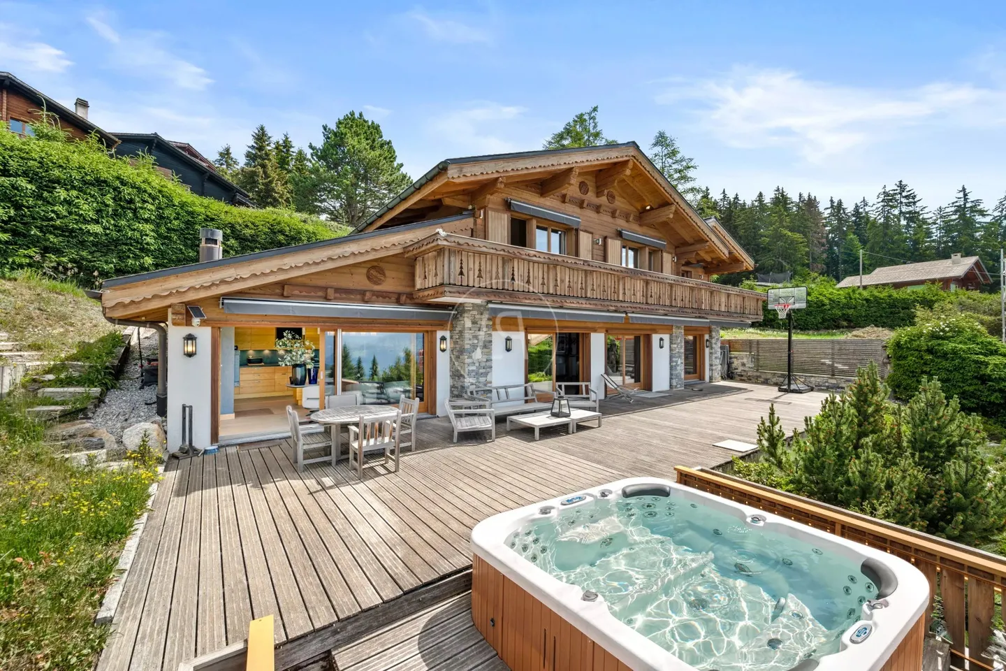 Superbo chalet con vista panoramica a Crans/Lens - Foto 1 di 13