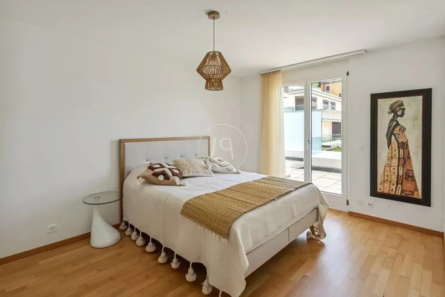 Penthouse with Stunning Lake View - Photo 9 of 13