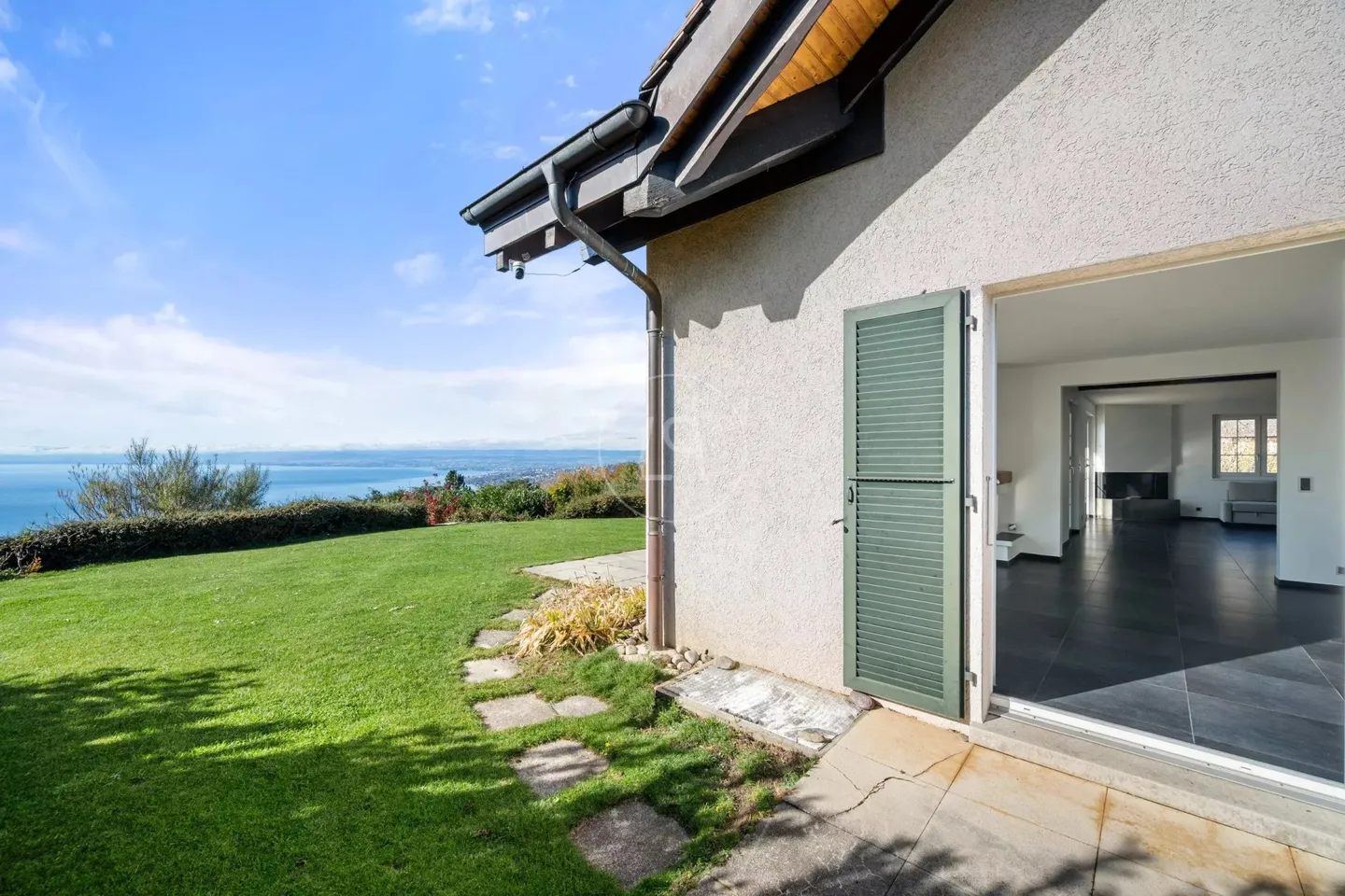 Stunning Villa with Lake View - Photo 9 of 13