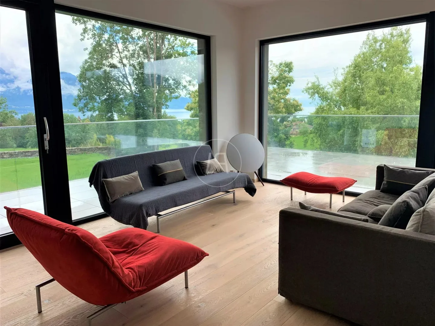 Contemporary Villa with Lake View - Photo 7 of 12