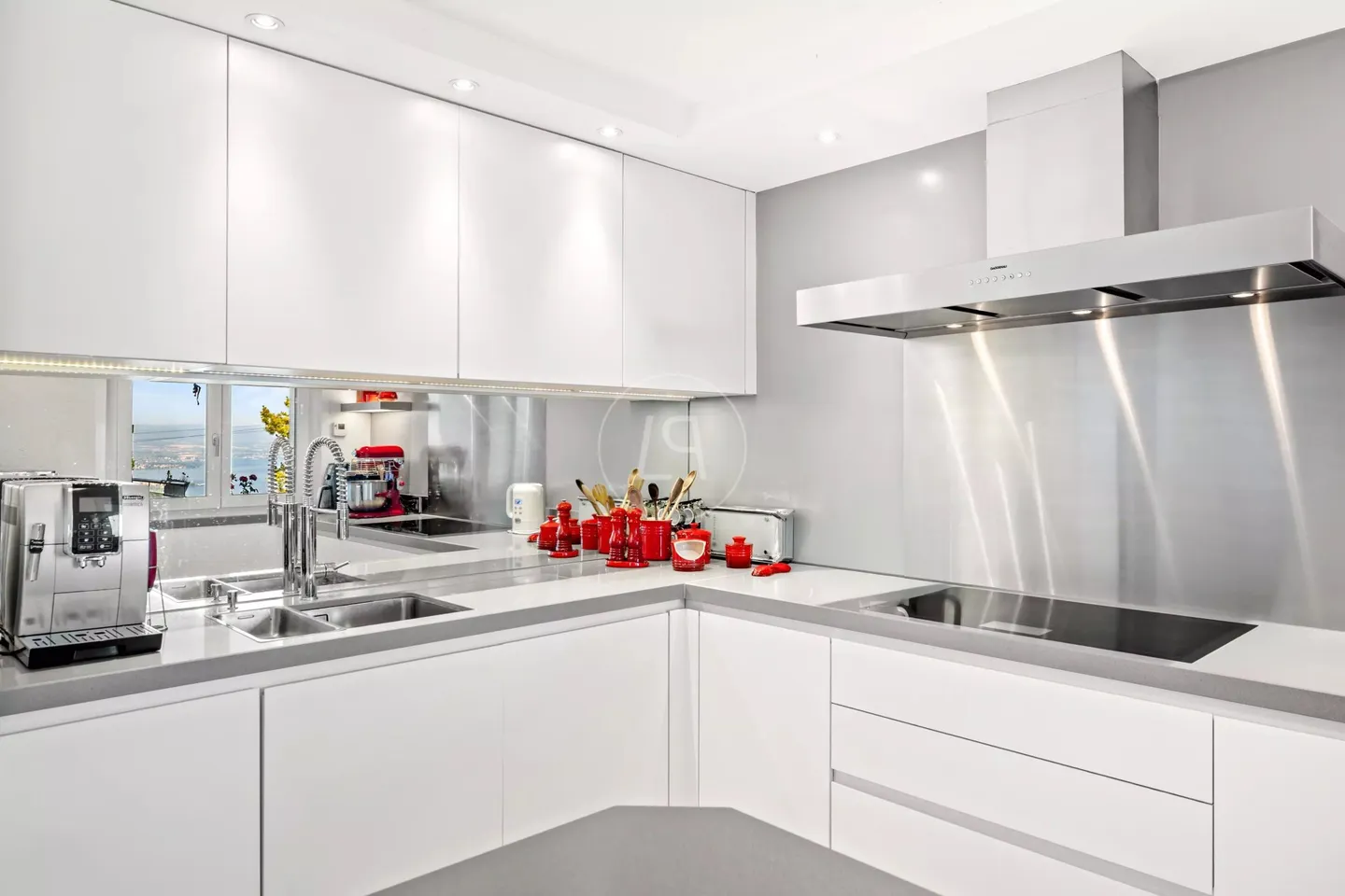 Modern Property with Panoramic Views in Grandvaux - Foto 8 von 13