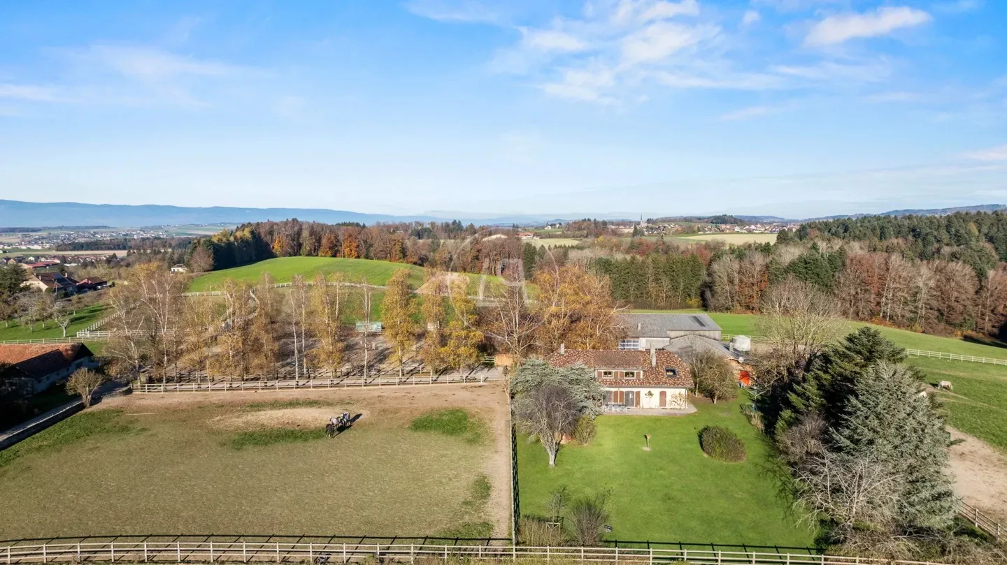 Seltene Reitanlage mit großem Potenzial in der Nähe von Lausanne - Foto 3 von 13