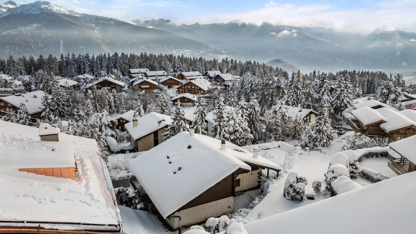 Chalet with Alpine Views - Photo 2 of 13