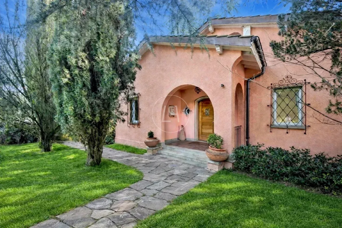Mediterranean Villa with Lake View - Photo 6 of 13