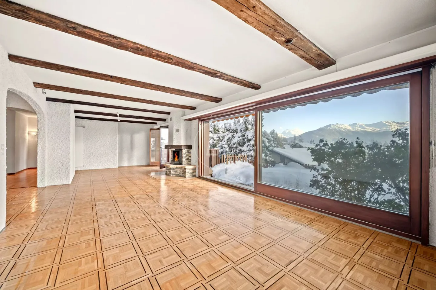 Chalet with Alpine Views - Photo 4 of 13