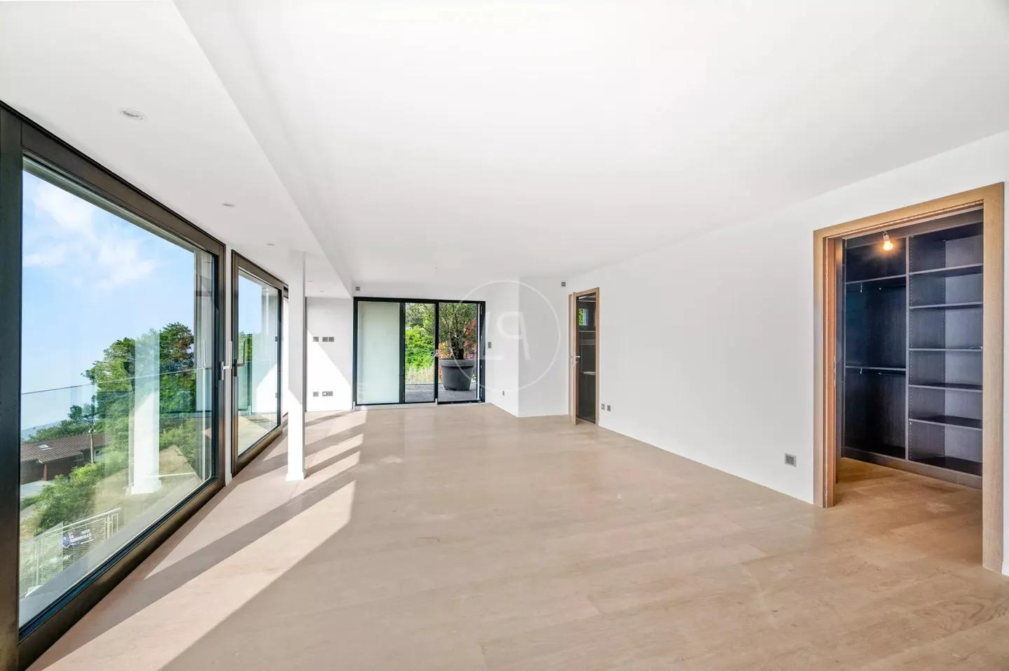 Stunning Chalet with Lake View - Photo 9 of 13