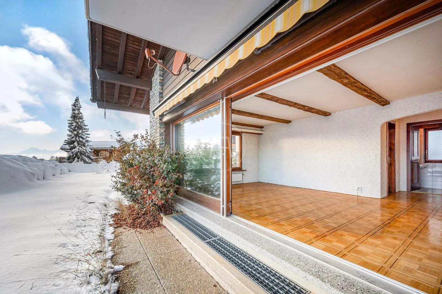 Chalet with Alpine Views - Photo 6 of 13