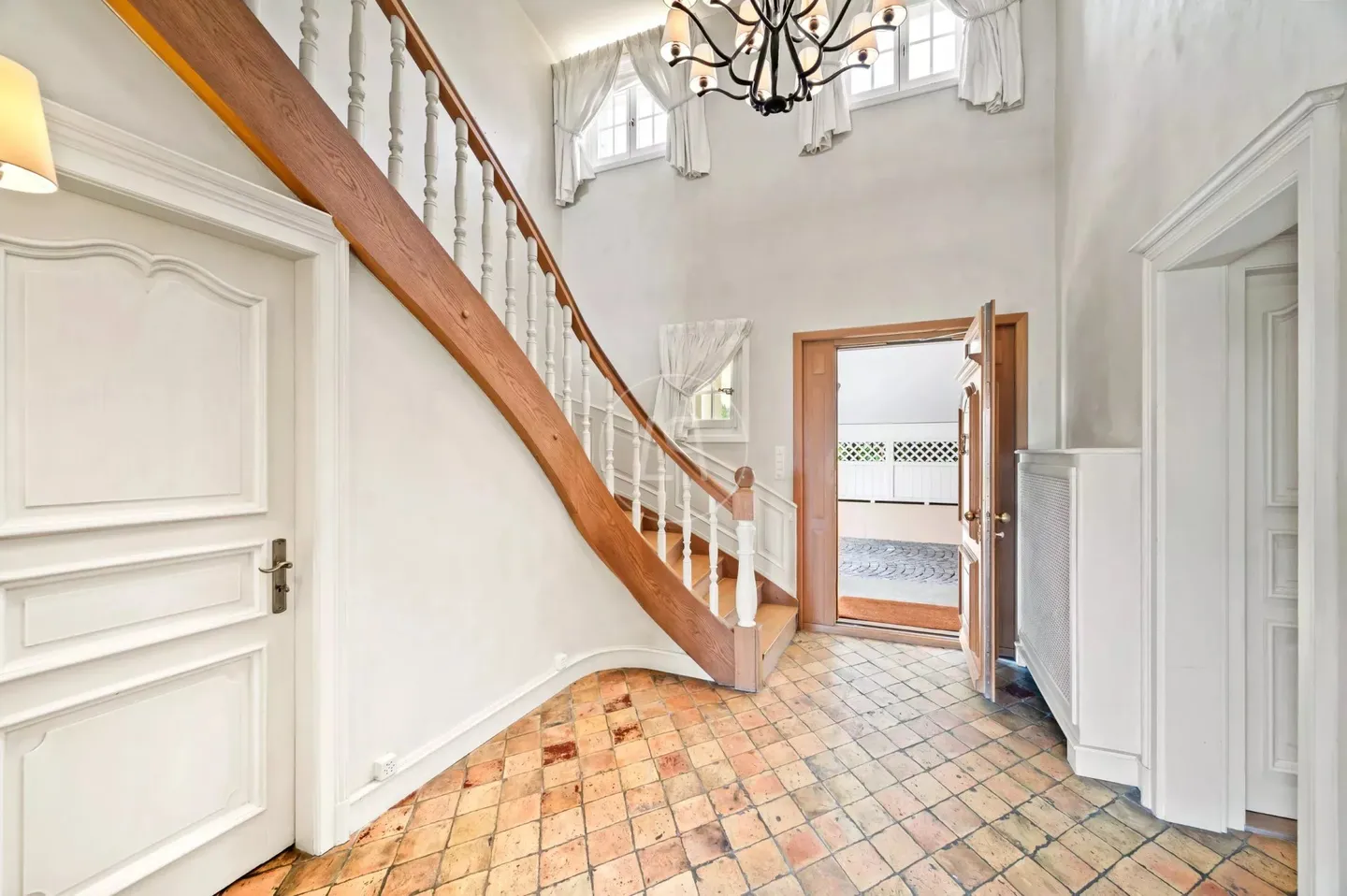 Magnificent Family Estate - Photo 10 of 13