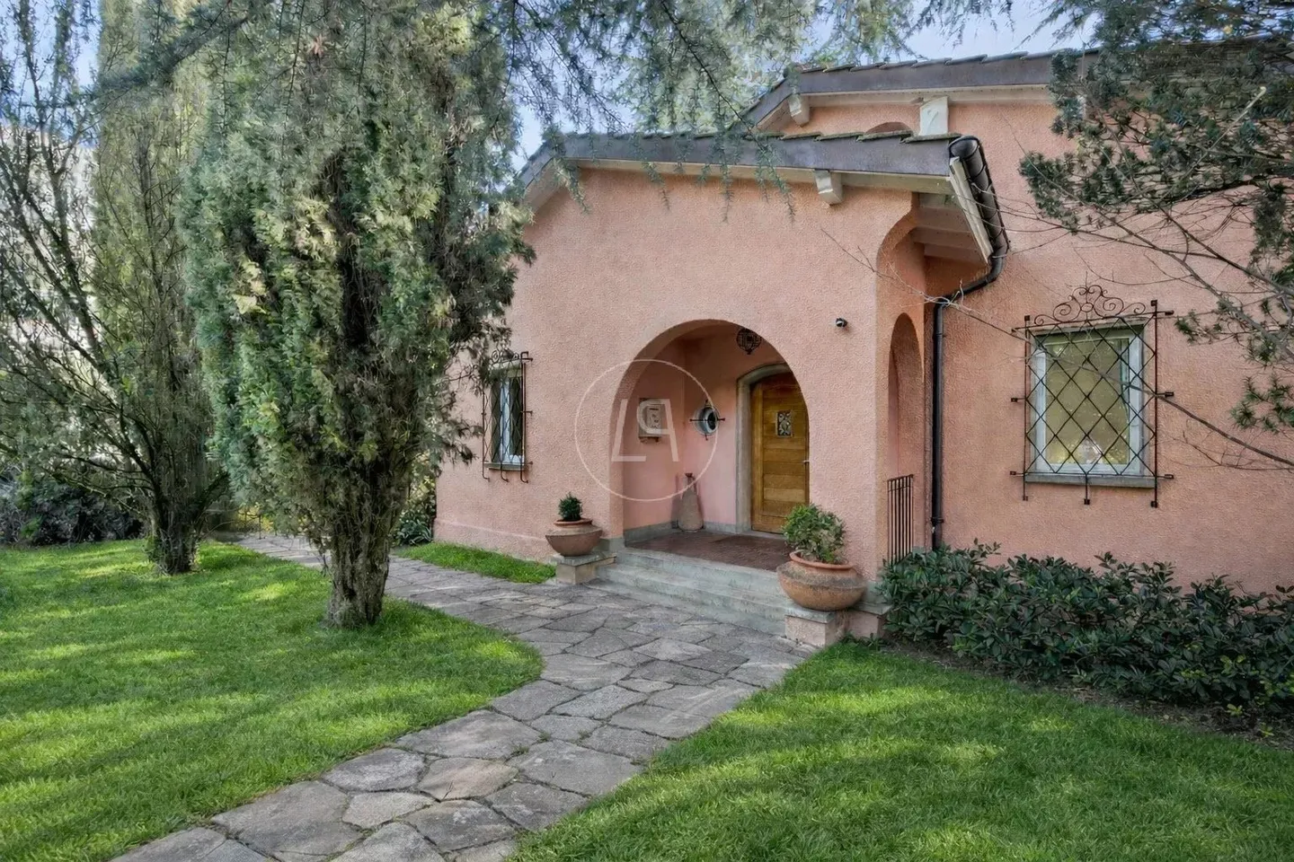 Mediterranean Villa with Lake View - Photo 7 of 13