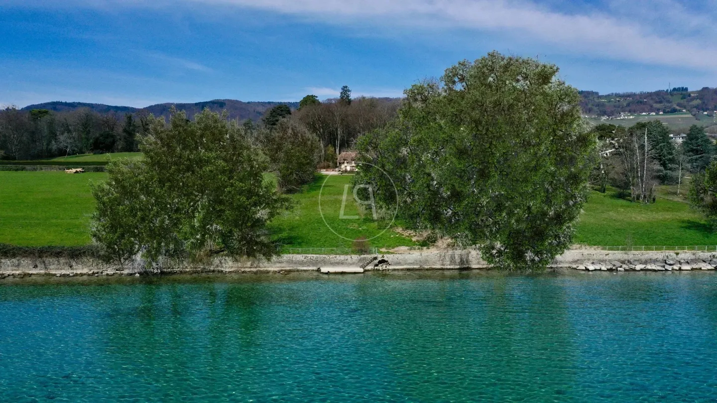 Terrain exceptionnel de 6 500 m² en bord de mer, Rolle - Photo 11 sur 12
