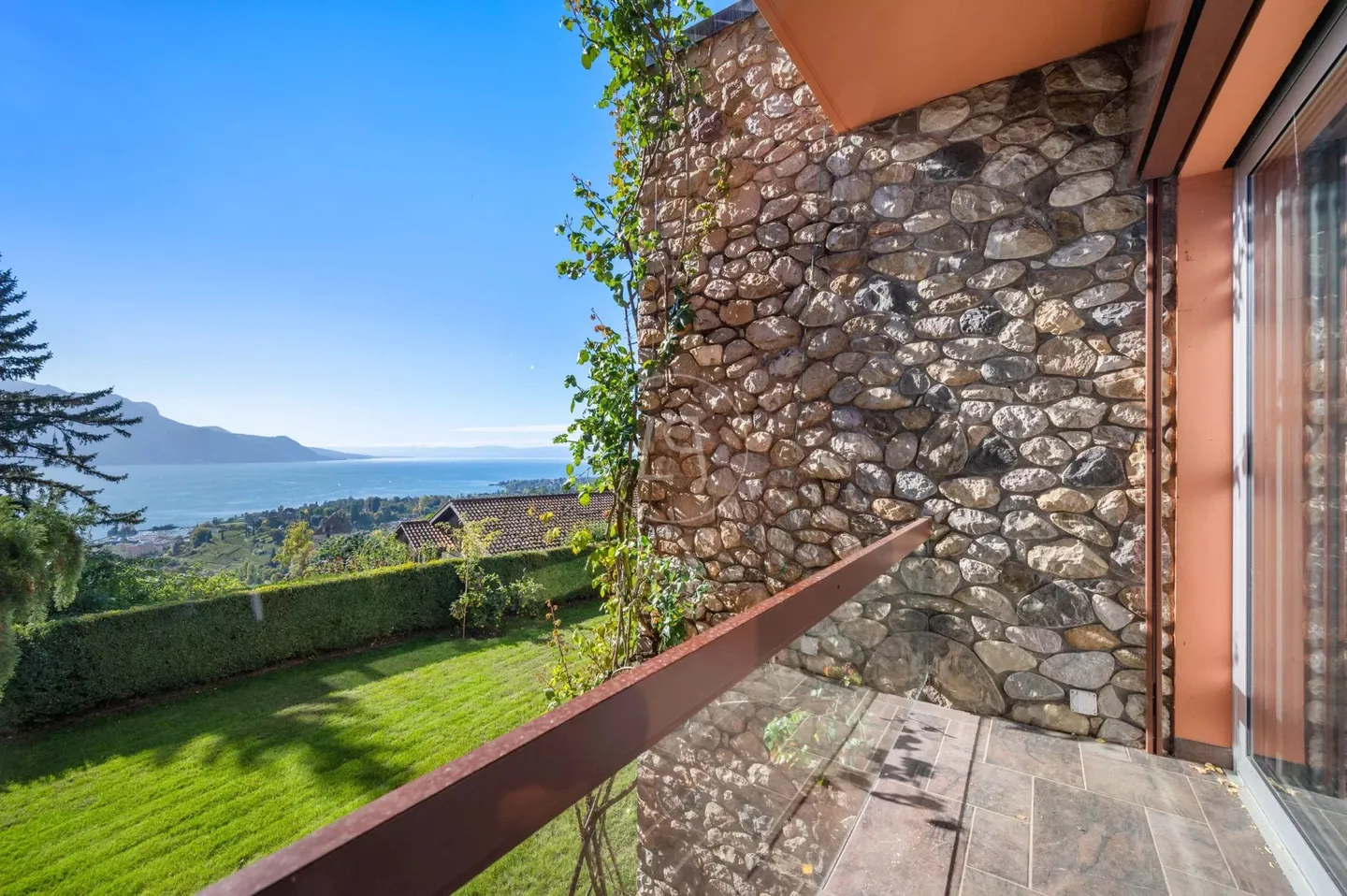 Propriété contemporaine rénovée avec vue panoramique à Chernex - Photo 12 sur 13