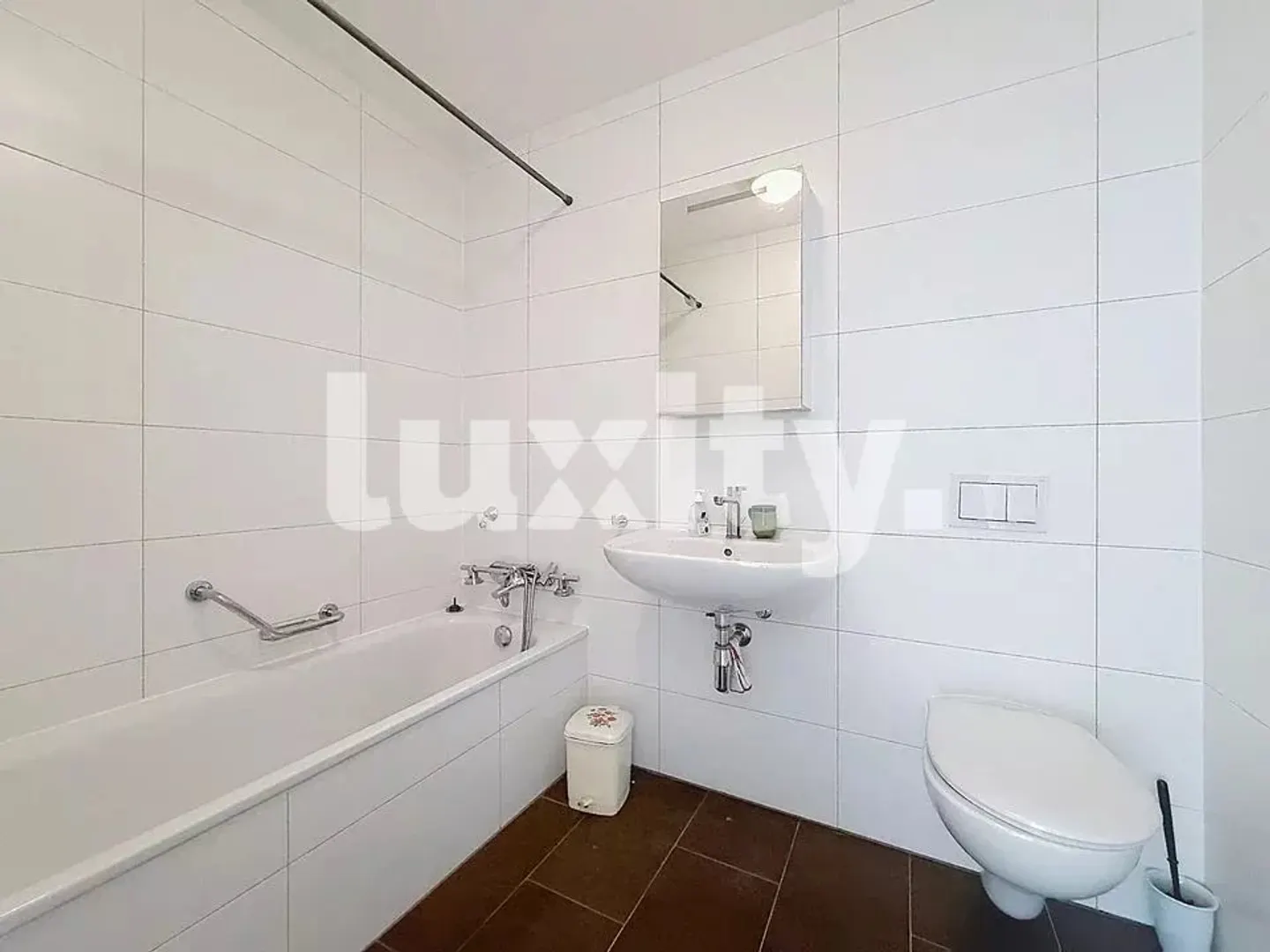 GLAND – BEL APPARTAMENTO 3,5 STANZE ALL'ULTIMO PIANO CON GRANDE BALCONE - Foto 4 di 5