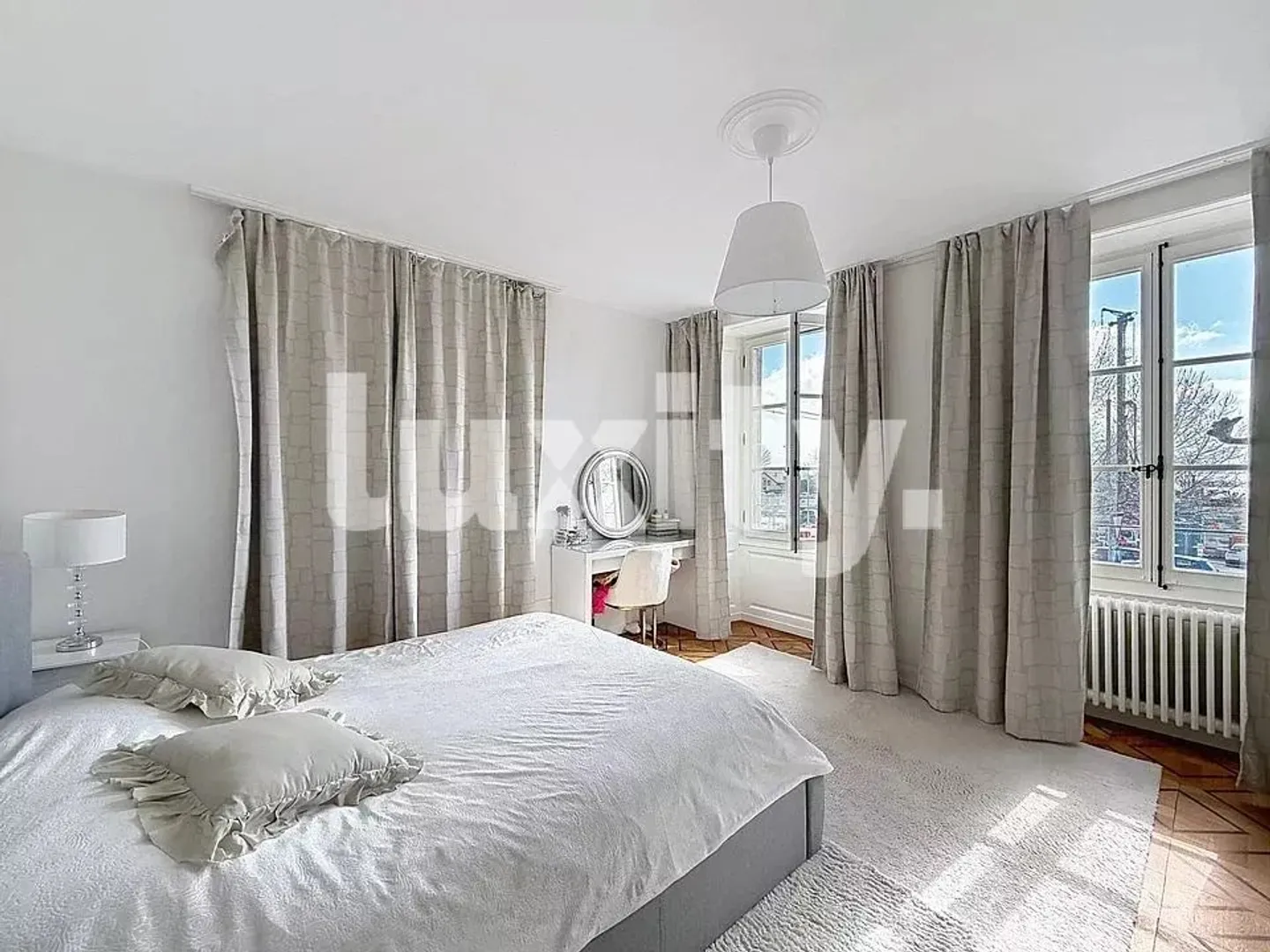 À LOUER – APPARTEMENT D'EXCEPTION AU CŒUR DE ROLLE, FACE AU LAC - Photo 4 sur 8