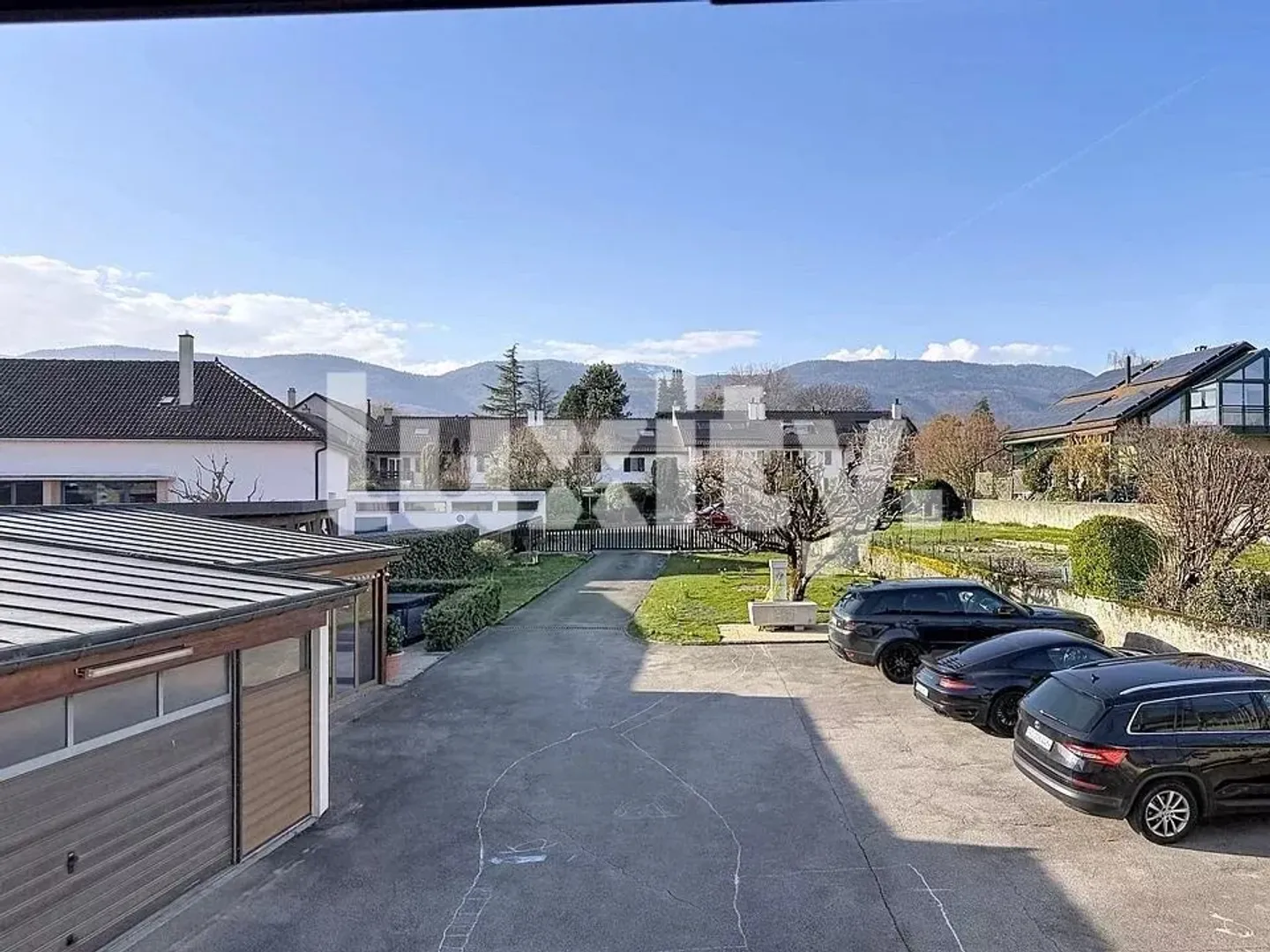 For rent in Crassier: a rare living environment between modern comfort and tranquility. - Photo 6 of 7