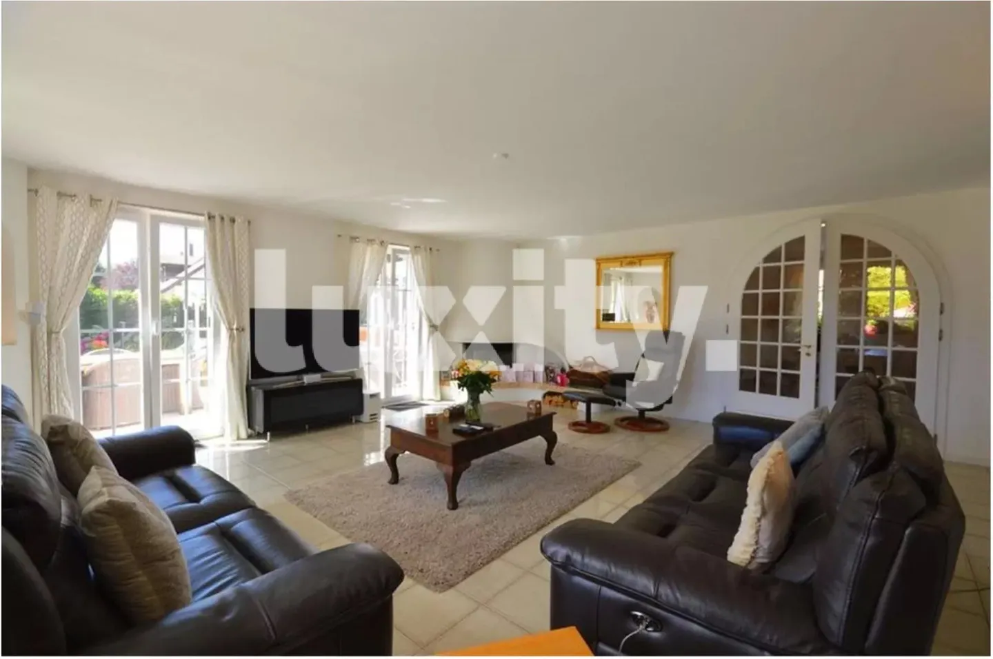 Superba villa familiare con giardino, veranda e area benessere a Féchy - Disponibile dal 1° marzo - Foto 1 di 3