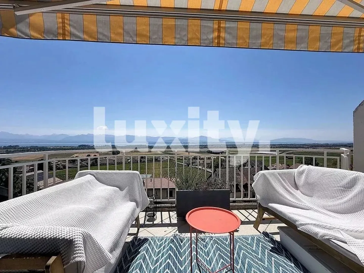 Superbe appartement au dernier étage - Photo 2 sur 8