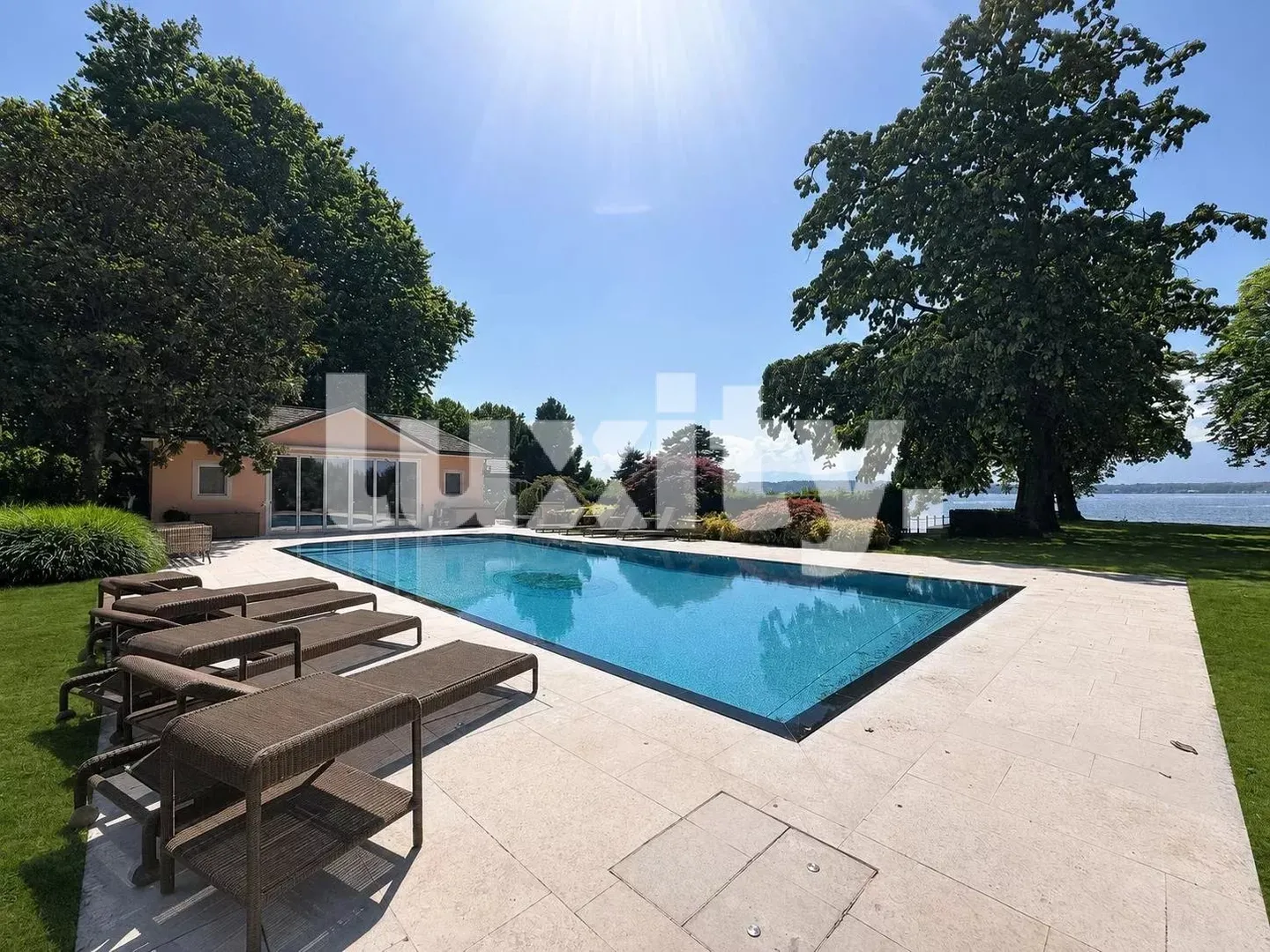 Exceptional residence, feet in the water - Photo 1 of 1