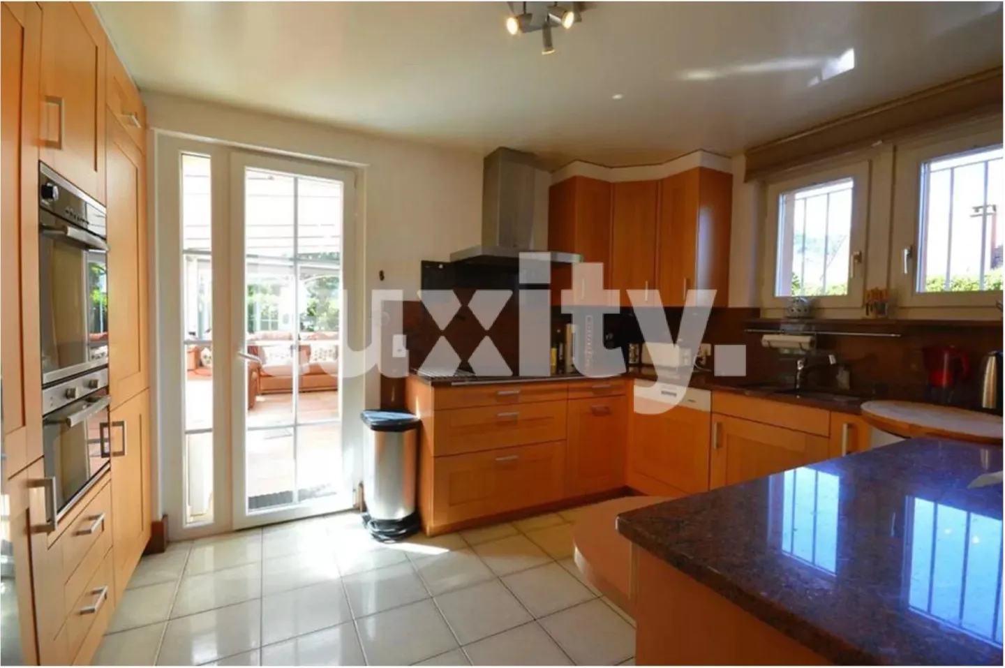 Superba villa familiare con giardino, veranda e area benessere a Féchy - Disponibile dal 1° marzo - Foto 2 di 3