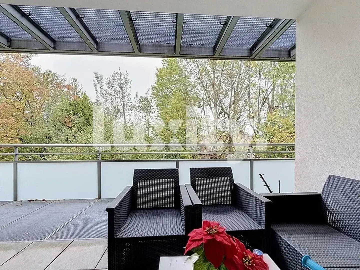 VERSOIX – SUPERB FURNISHED 4-ROOM APARTMENT OF 80 M², BRIGHT AND QUIET, 5 MINUTES FROM THE TRAIN STATION! - Photo 7 of 8