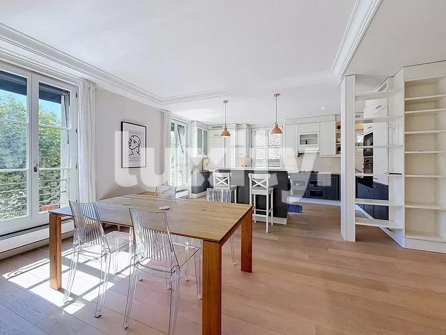 FURNISHED APARTMENT JUST STEPS FROM OLD CAROUGE - Photo 2 of 4