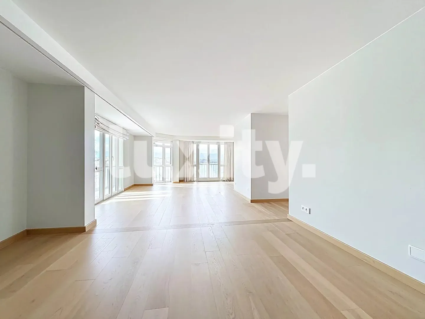 Modern Apartment with Lake View - Photo 2 of 3