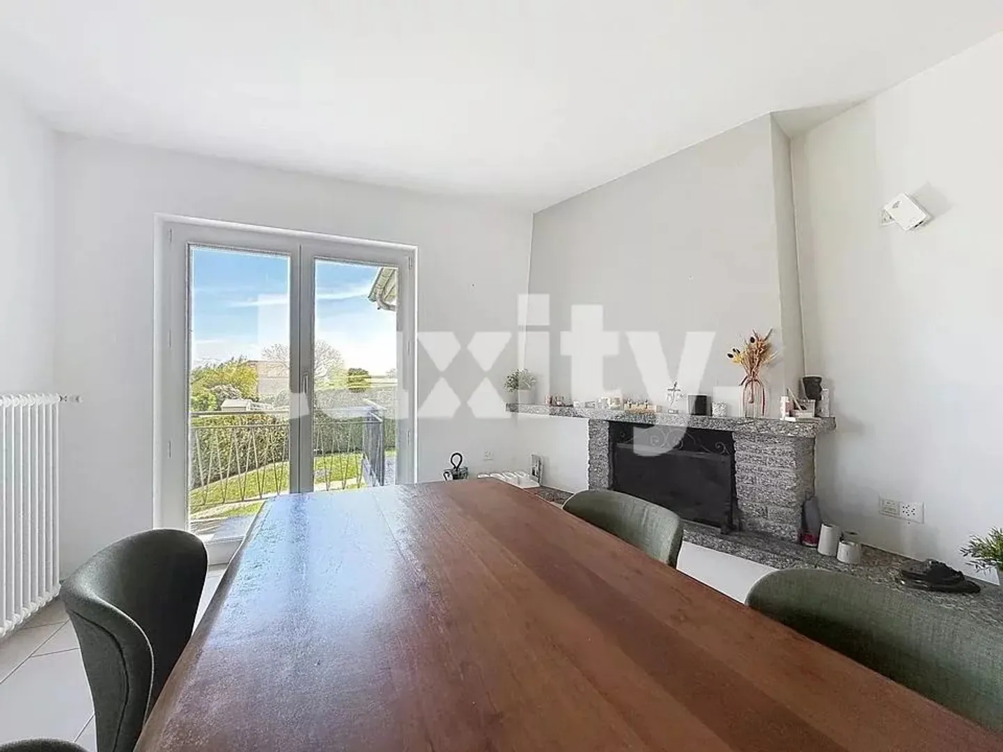 Beautiful villa apartment – generous volumes and a privileged setting - Foto 3 von 8