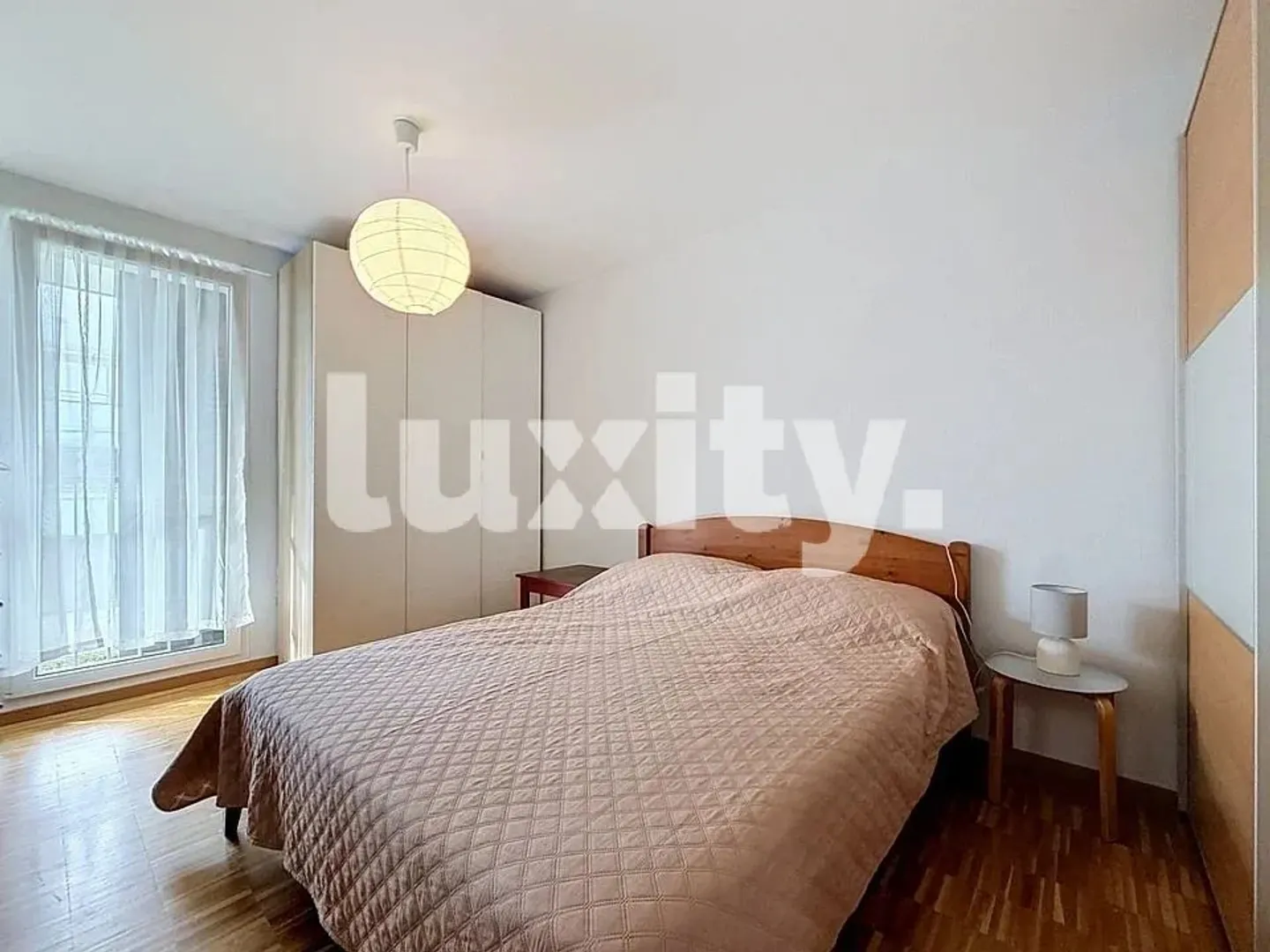 VERSOIX – SUPERB FURNISHED 4-ROOM APARTMENT OF 80 M², BRIGHT AND QUIET, 5 MINUTES FROM THE TRAIN STATION! - Photo 3 of 8