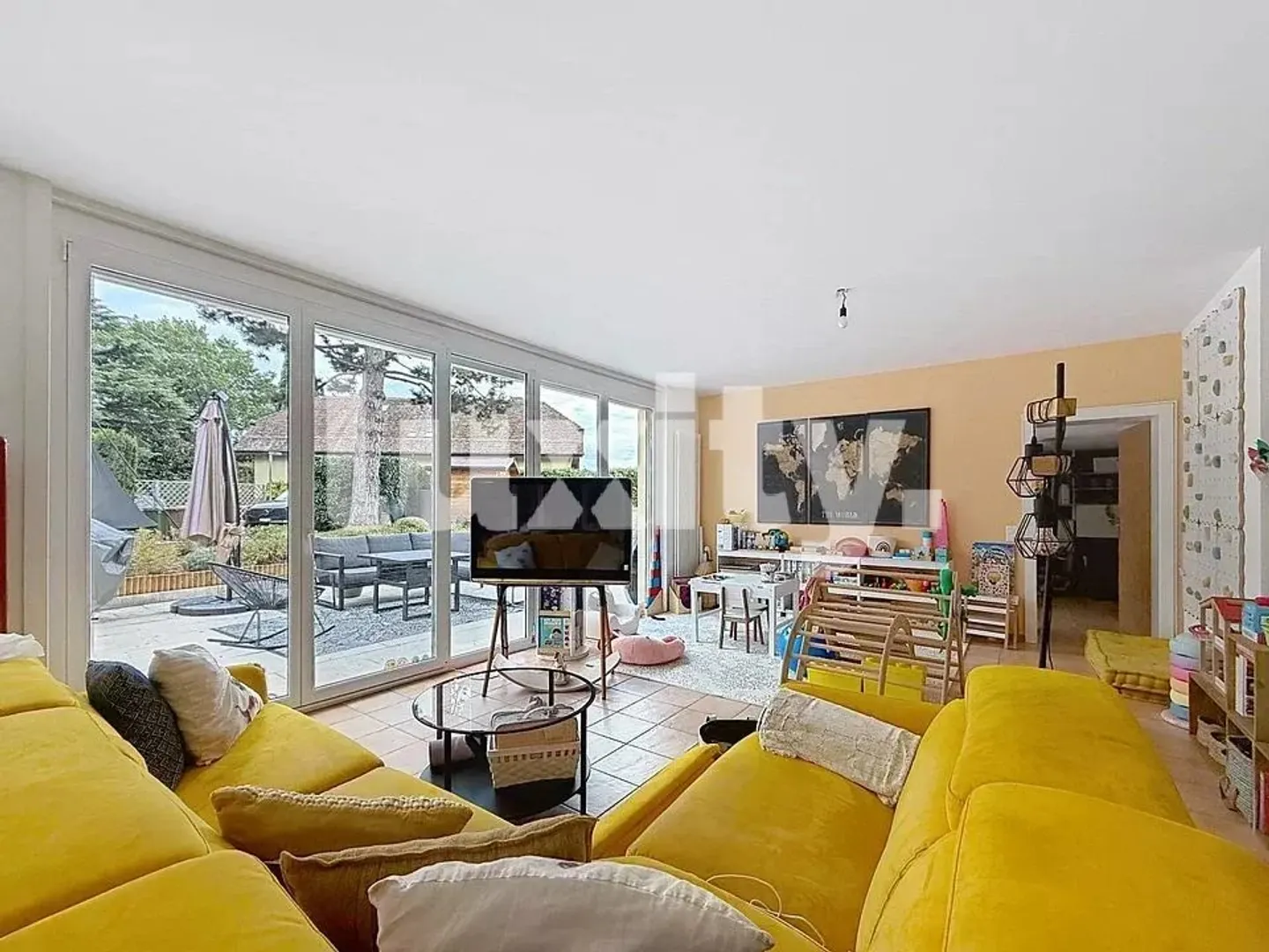 ROLLE – Belle maison mitoyenne de 7 pièces avec jardin et grande terrasse - Photo 2 sur 8
