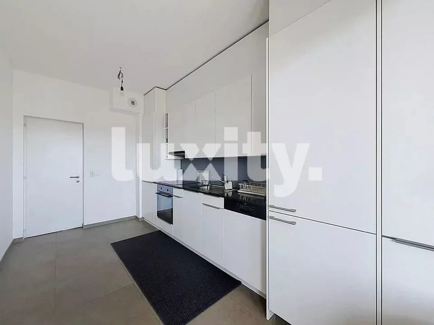 Renovierte Wohnung in der Nähe des Flughafens und der internationalen Organisationen - Foto 2 von 3