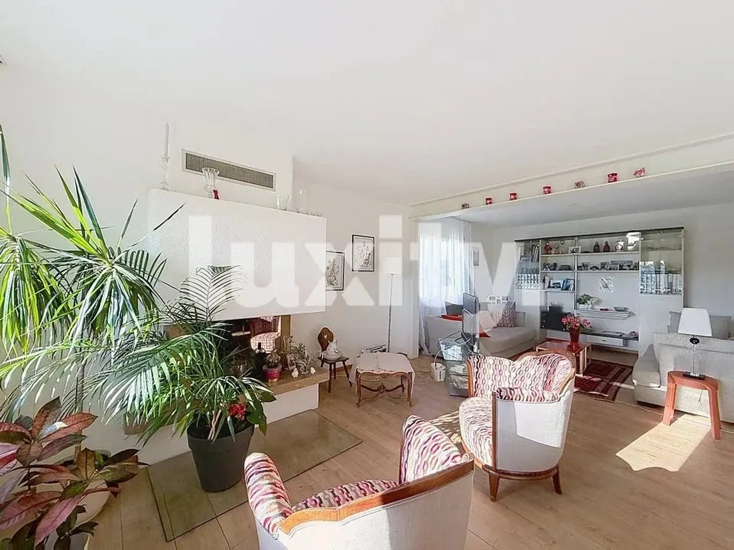 GLAND – A BRIGHT APARTMENT WITH A LARGE BALCONY AND MOUNTAIN VIEW - Photo 3 of 8