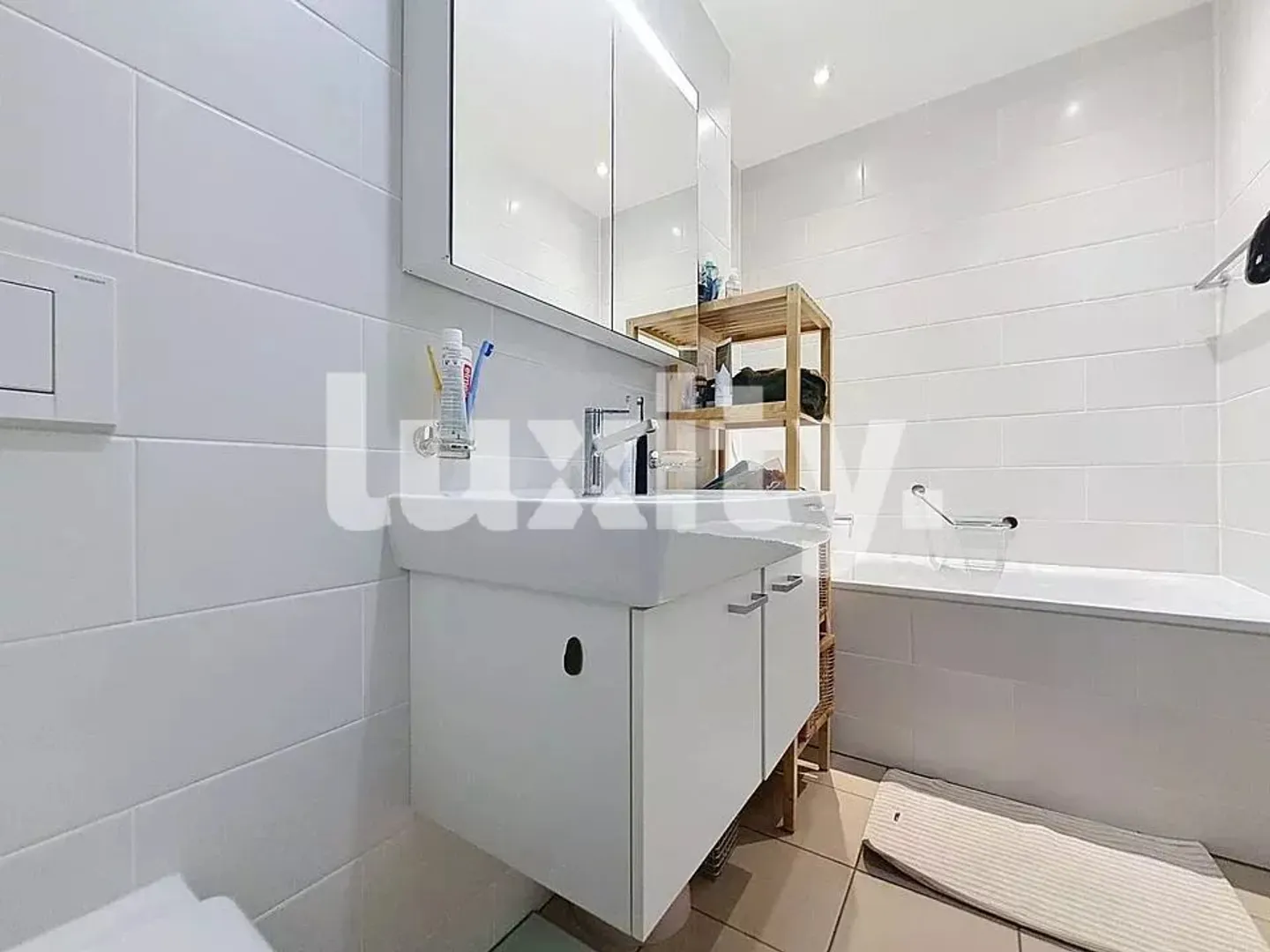 Superb contemporary 4.5 room apartment for rent – Nyon city center - Photo 7 of 8