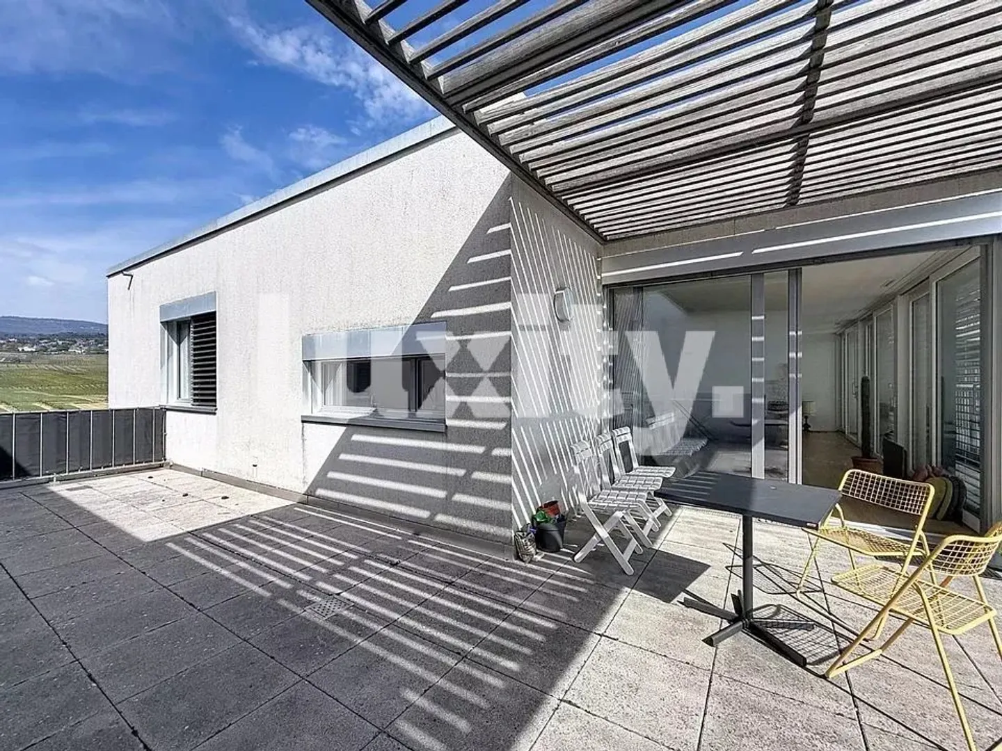 GLAND – BEL APPARTAMENTO 3,5 STANZE ALL'ULTIMO PIANO CON GRANDE BALCONE - Foto 1 di 5