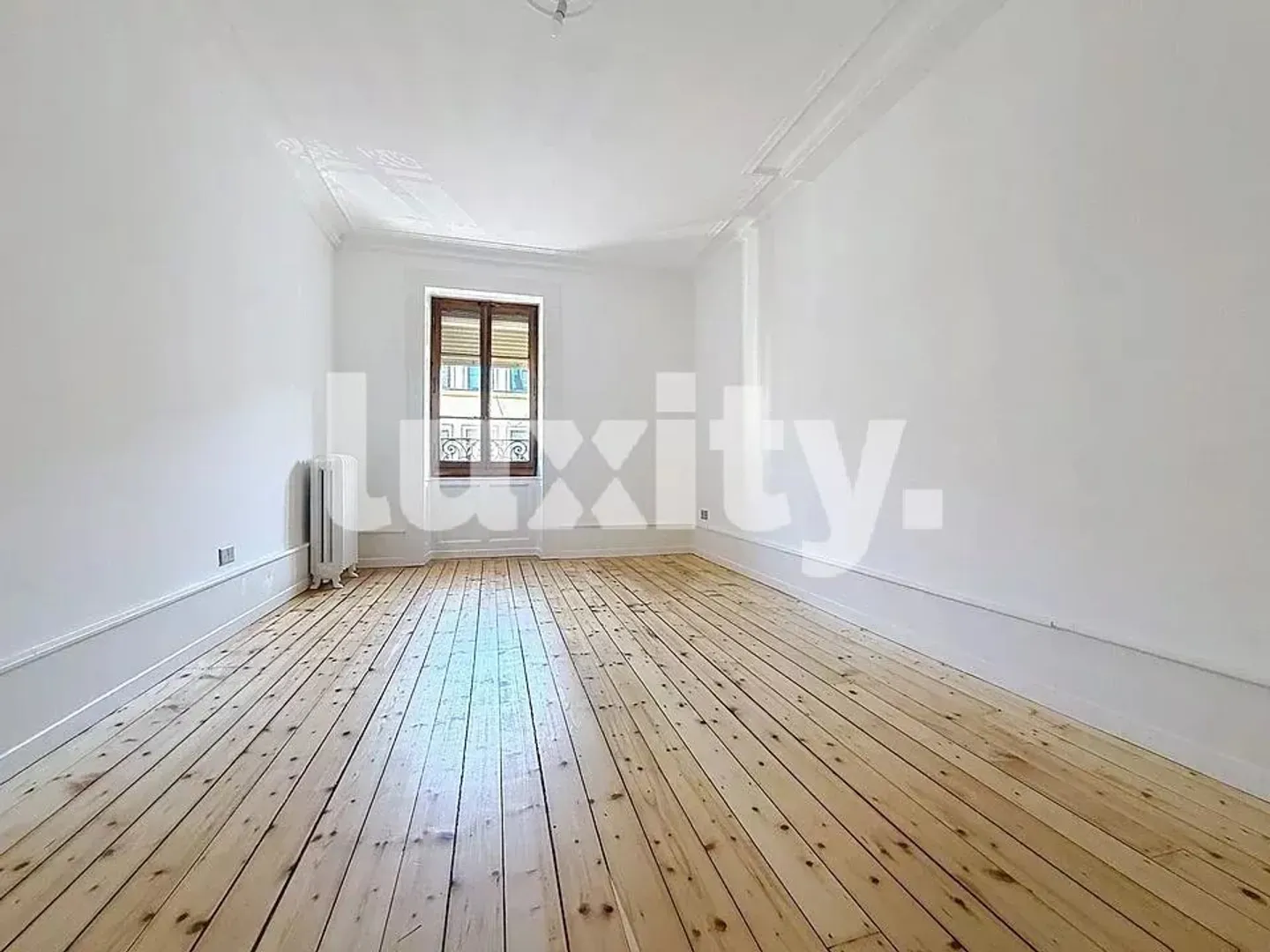 Superb Haussmann-style apartment - Photo 6 of 7